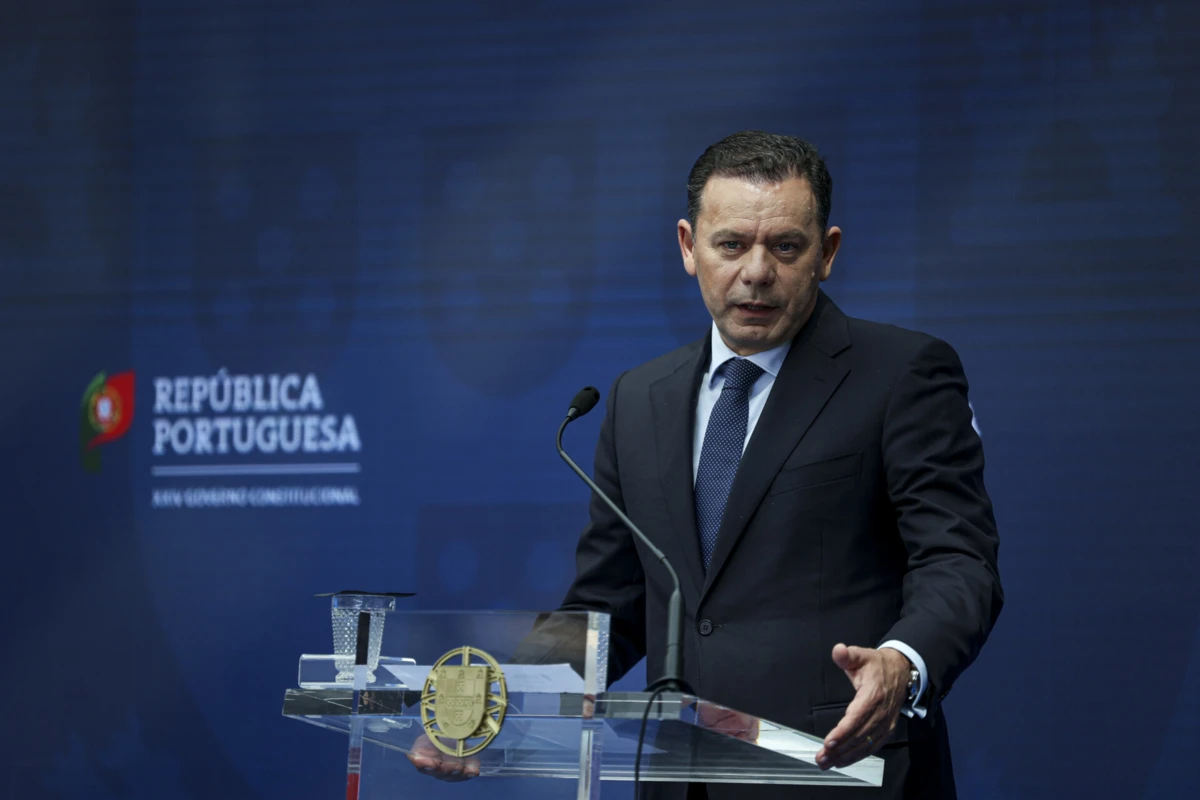 Imagem de contexto do artigo "AIMA não está a funcionar." Montenegro quer dar "dignidade às pessoas" e recusa ligar imigração e criminalidade