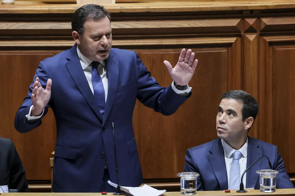 Luís Montenegro qualifica "os indícios" sobre a disponibilidade do PS como "francamente maus"