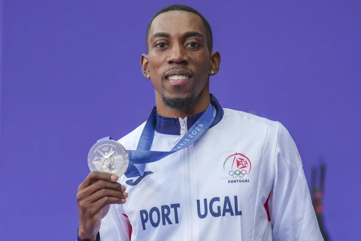 "Vi-o hoje, cumprimentámo-nos, deu-me os parabéns. E tentei passar a mensagem para marcar um encontro com ele", disse o atleta