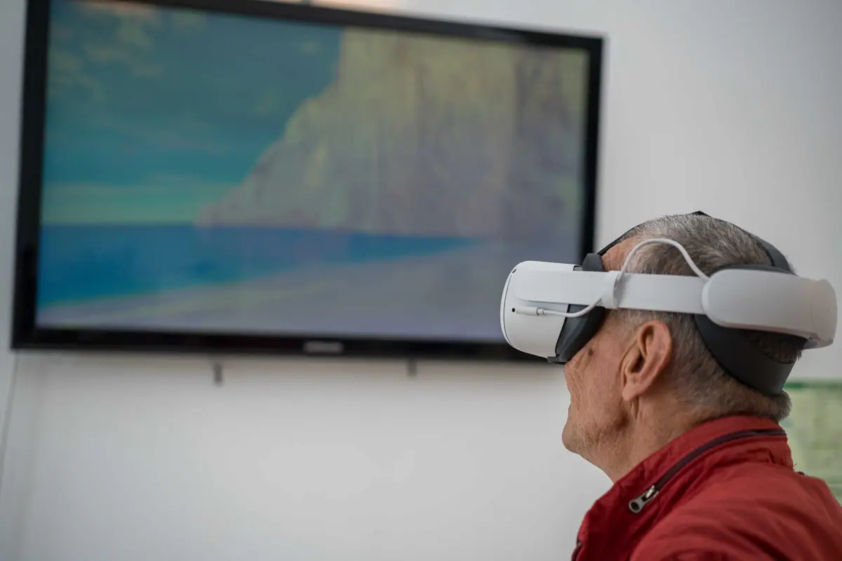 Imagem de contexto do artigo Óculos de realidade virtual levam idosos a viajar pelo mundo