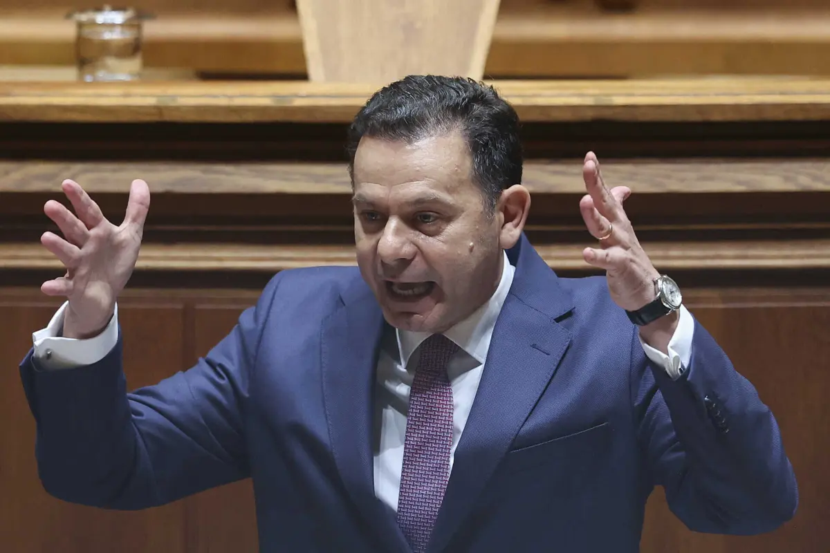 Imagem de contexto do artigo "Senhores deputados, às vezes tenho mais que fazer do que vos estar a responder diariamente"