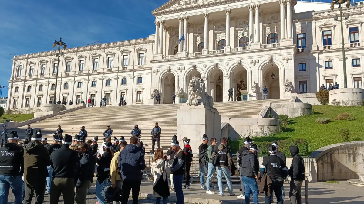 Imagem de contexto do artigo Sapadores-bombeiros "não estão a ser respeitados" e marcham até ao Parlamento para mostrar "descontentamento"