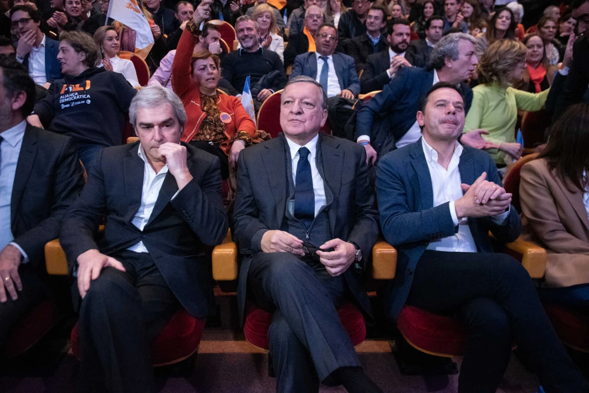 Nuno Melo (à esquerda), Durão Barroso (ao centro) e Luís Montenegro