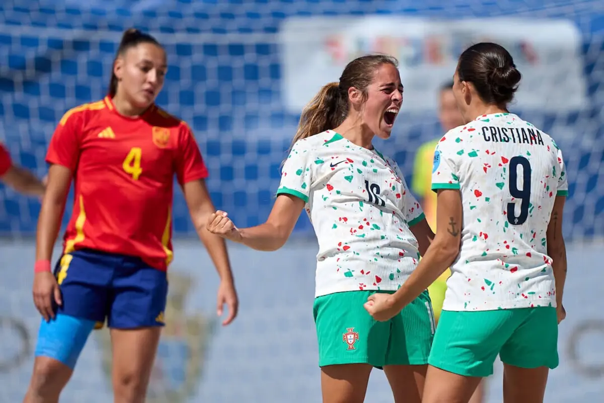 Imagem de contexto do artigo Portugal continua a ganhar na Liga europeia feminina de futebol de praia
