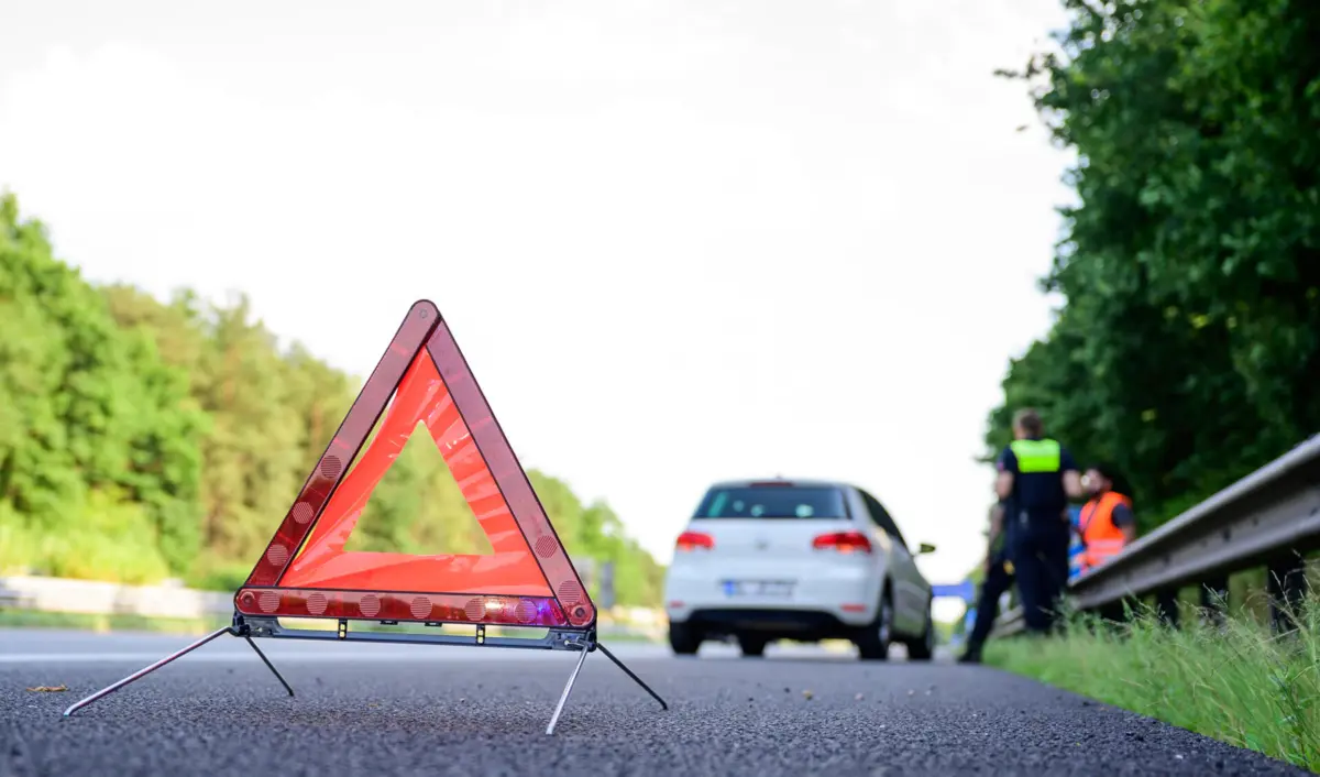 Imagem de contexto do artigo Sinal luminoso substitui velhinho triângulo em Espanha. ACP diz que Portugal podia seguir o exemplo