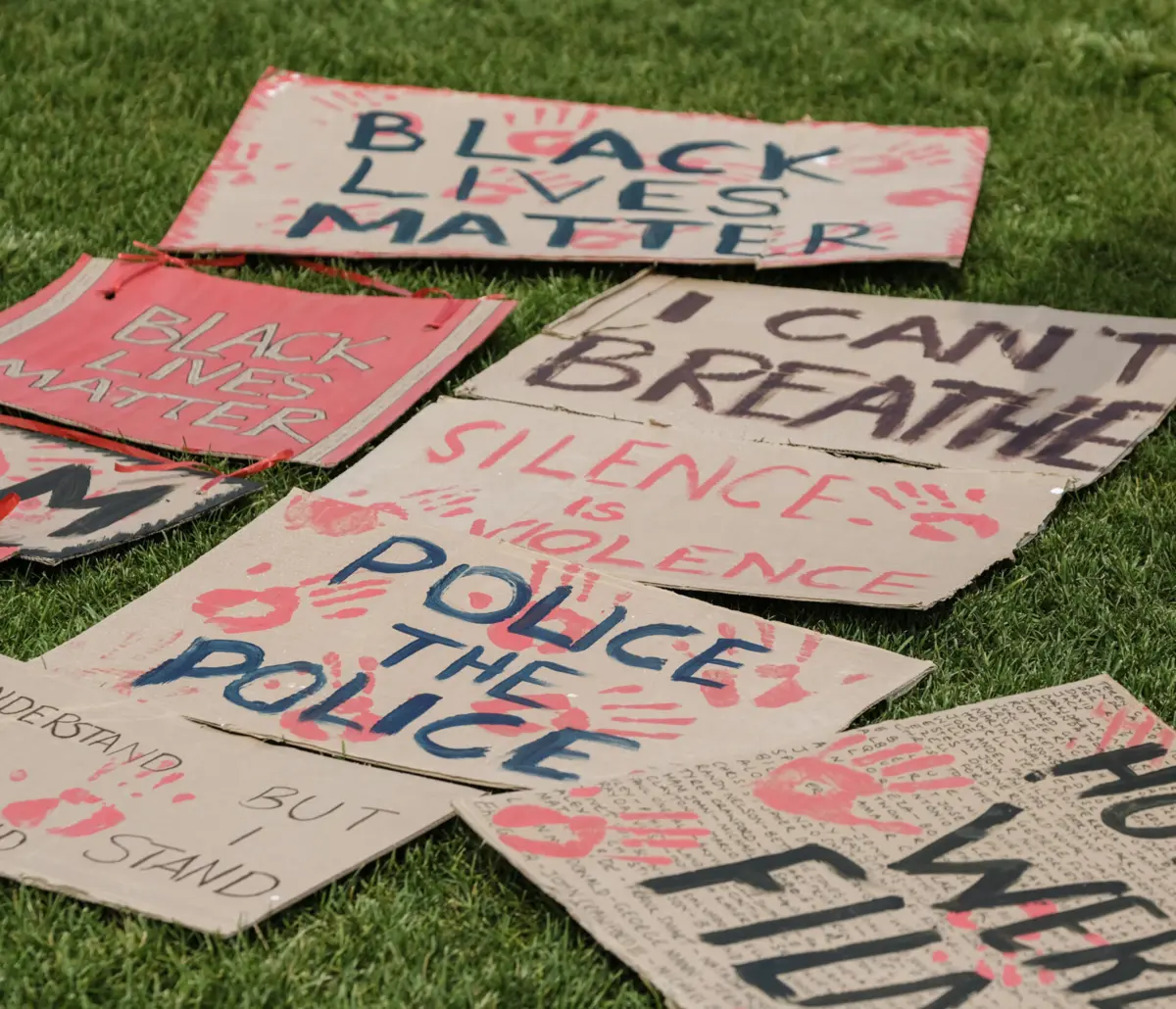 As autoridades norte-americanas, incluindo organizações anti-racistas, já condenaram o teor da mensagem que chegou já a mais de 20 estados