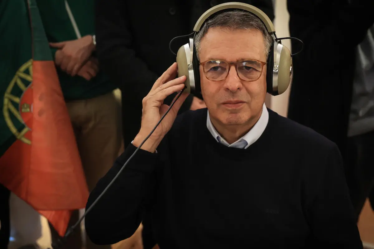 Imagem de contexto do artigo Na terra onde floresceu a senha de Abril, Seguro procura bilhete para a segunda volta