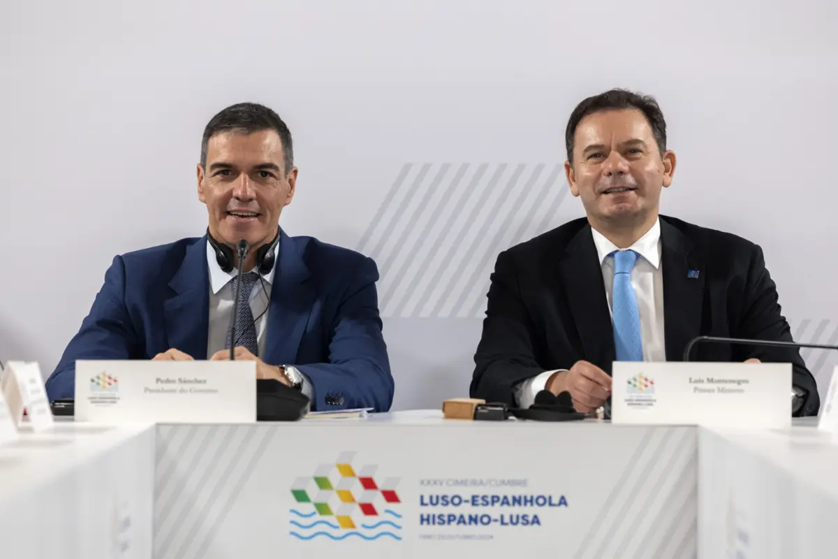 Pedro Sánchez (à esquerda) e Montenegro