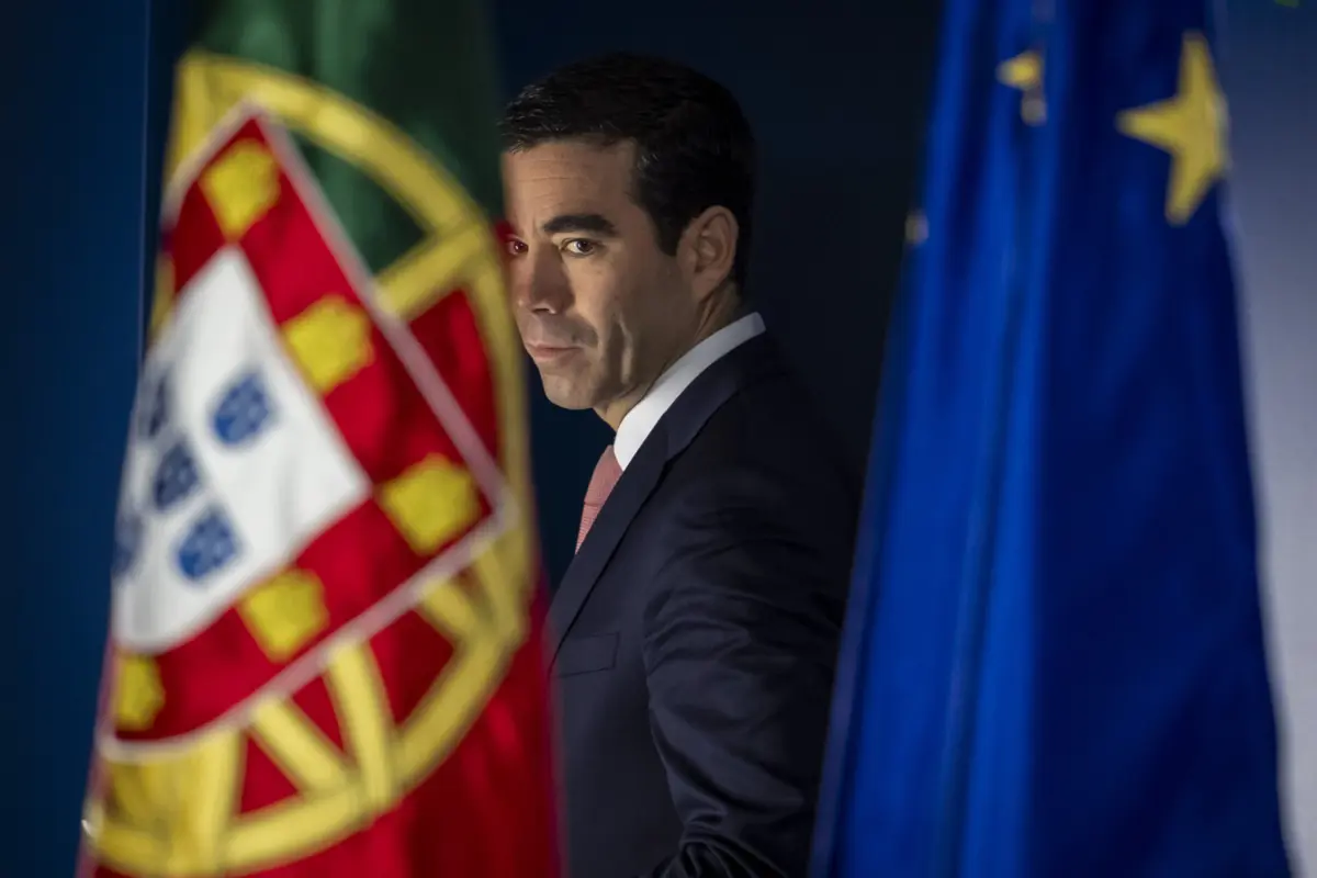 Imagem de contexto do artigo Governo quer "sanção acessória" de retirada da nacionalidade para quem comete crimes graves