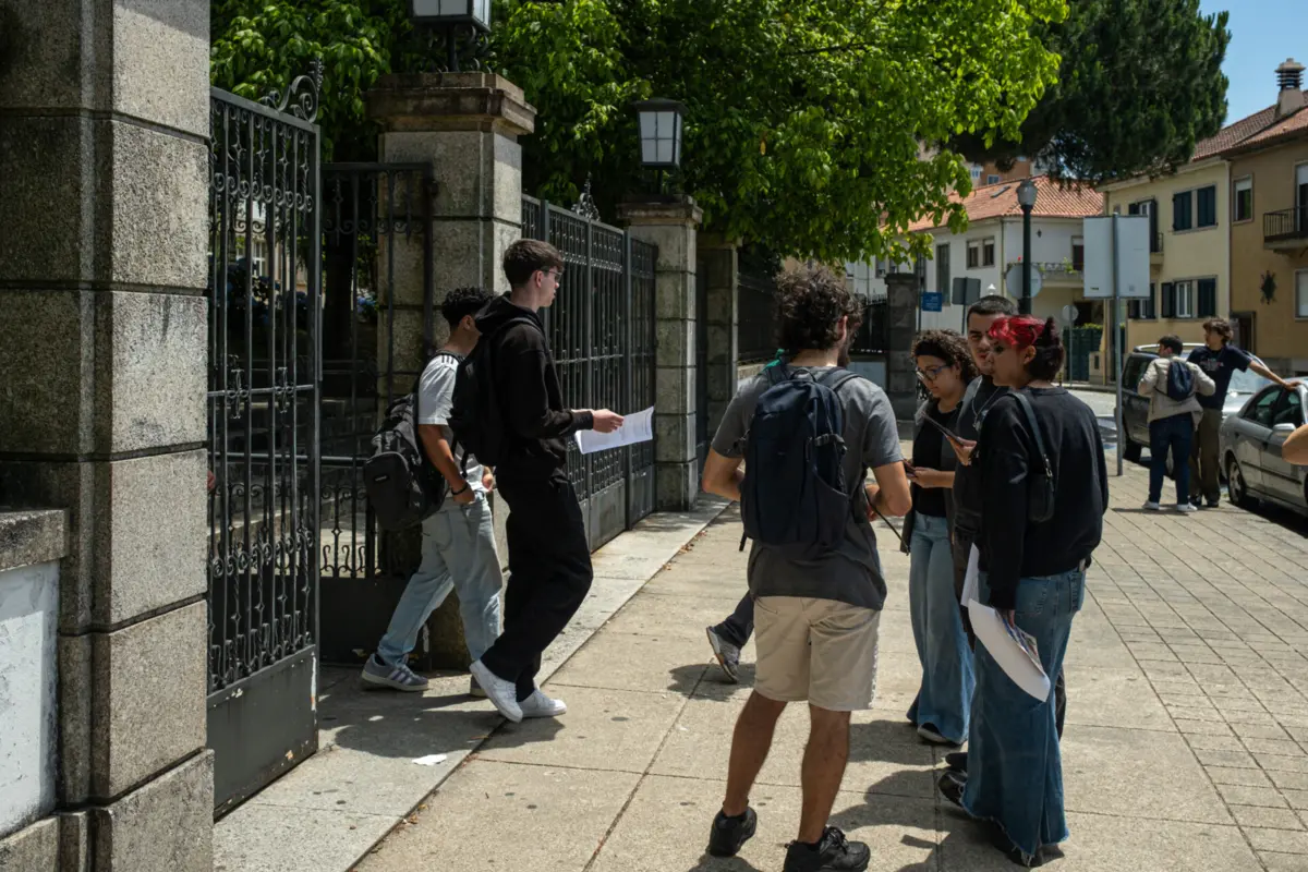 Imagem de contexto do artigo Governo prolonga até 5 de julho renovação de matrículas do 6.º ao 9.º e do 11.º anos