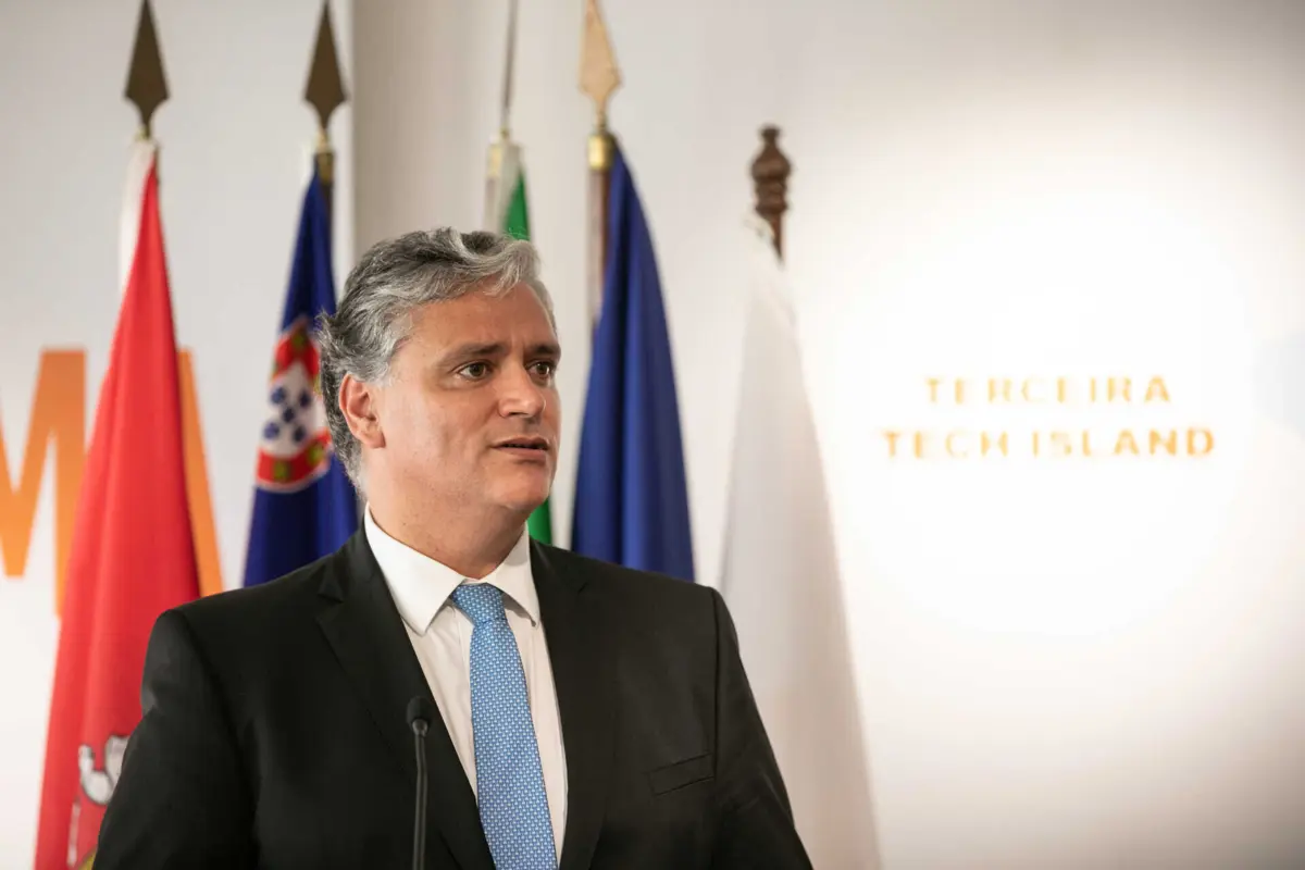 Vasco Cordeiro coloca a questão numa perspectiva moral e geopolítica