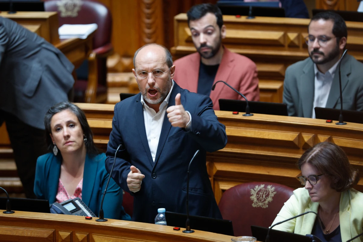 Imagem de contexto do artigo Livre sublinha visão "diametralmente oposta" do Governo e pede orçamento social e ecológico