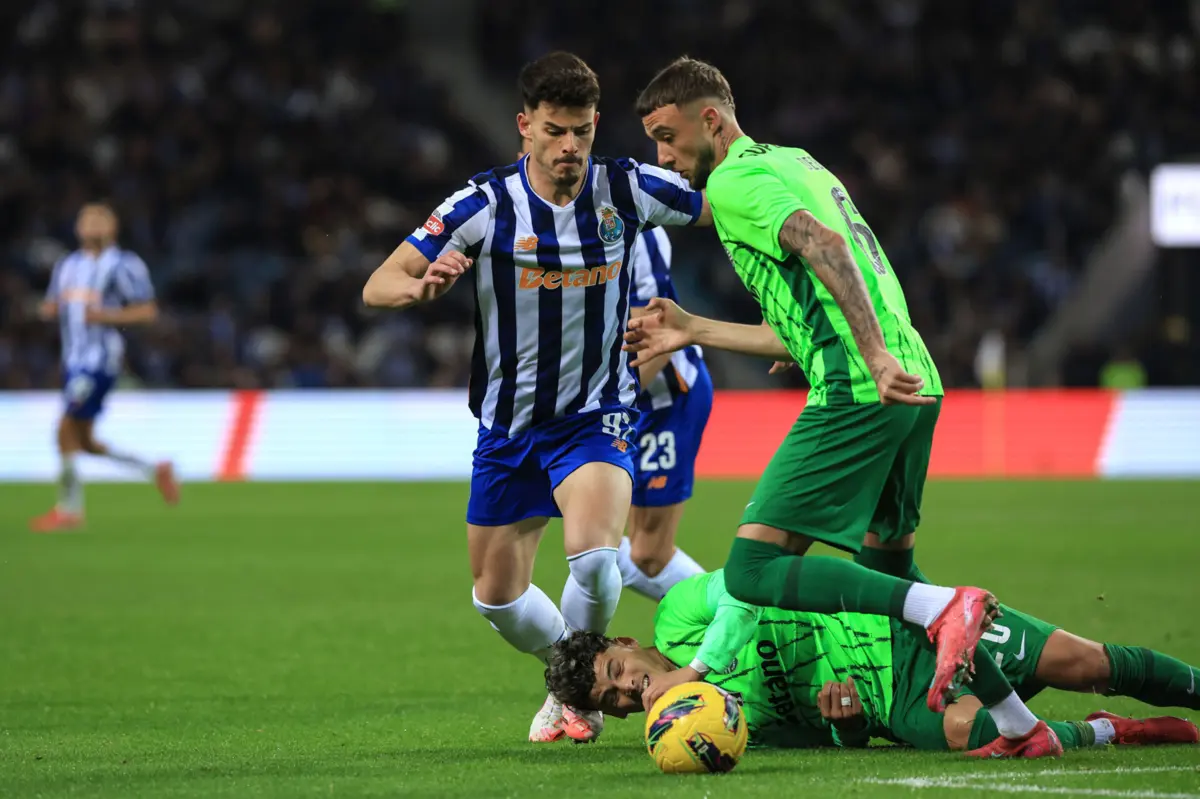 Imagem de contexto do artigo Cria irreverente surpreendida por caçador tardio: FC Porto empata com o Sporting com golo nos descontos