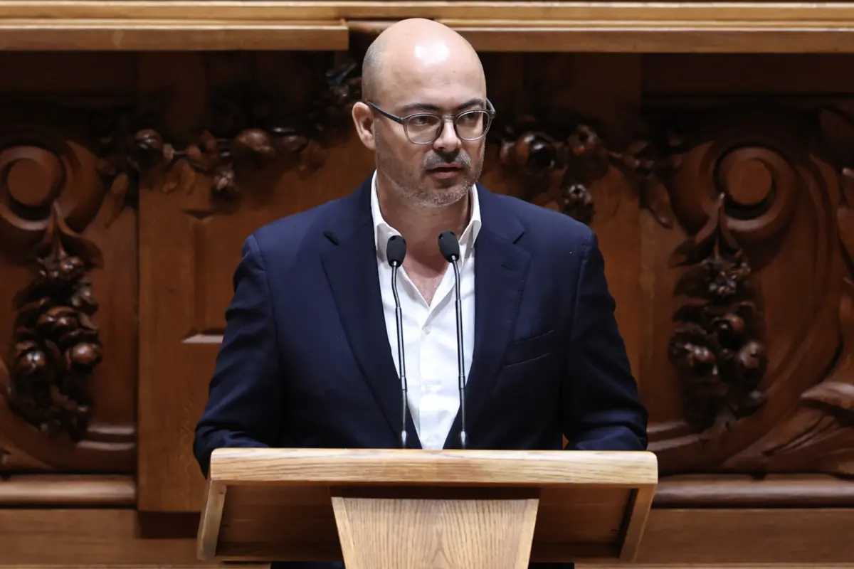 Imagem de contexto do artigo Rodrigo Saraiva indisponível para Belém. Vice-presidente da AR “deixava rolar” palavras como “frouxo” e “fanfarão” entre Ventura e Carneiro