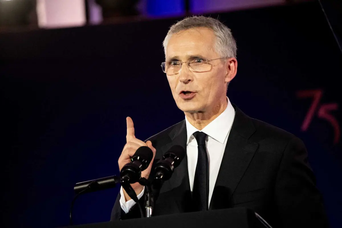 Imagem de contexto do artigo "O lugar é a Ucrânia." Stoltenberg avisa que "tempo para defender a liberdade e a democracia é agora"