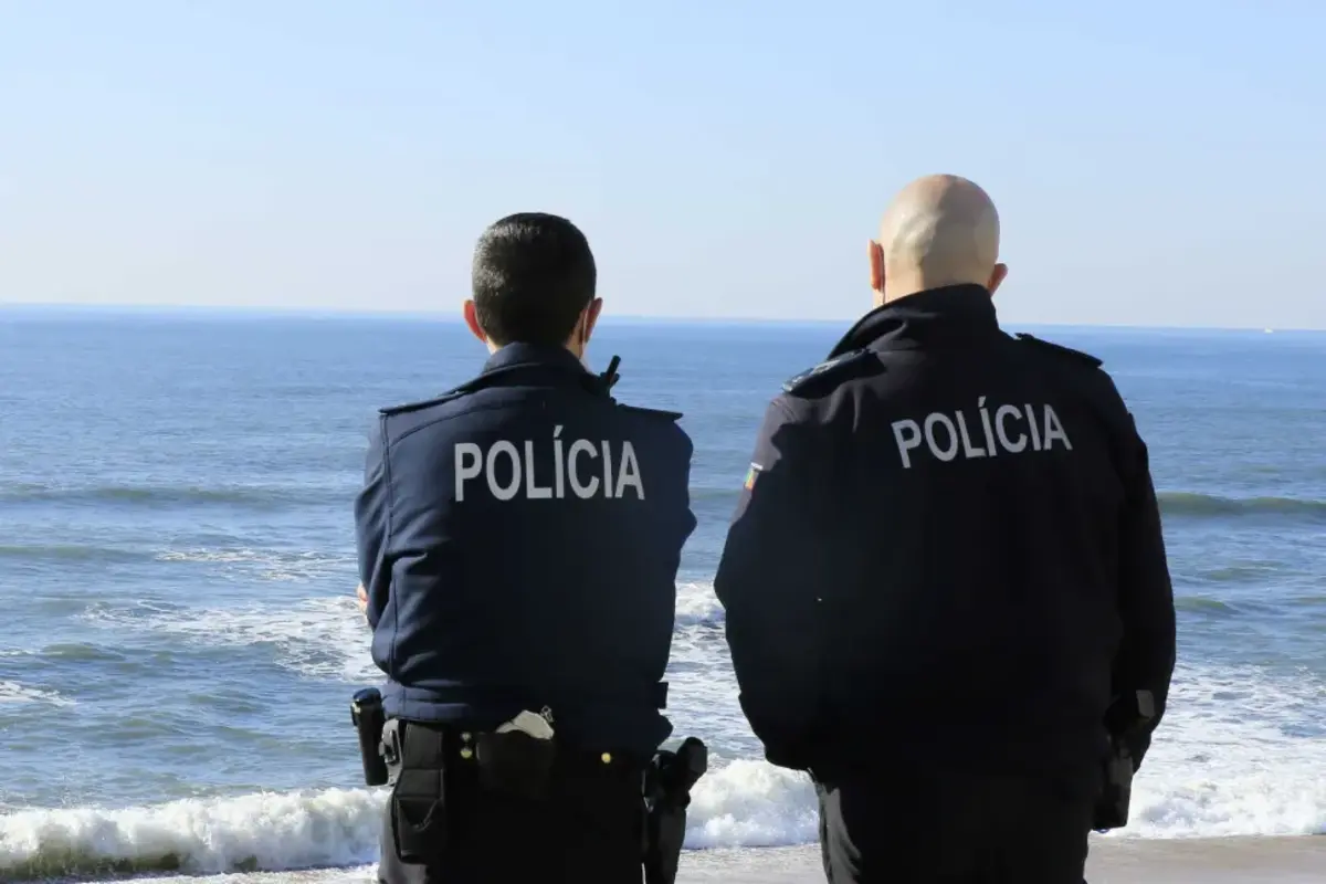Imagem de contexto do artigo Retomadas buscas por duas crianças desaparecidas na praia de Pedrógão