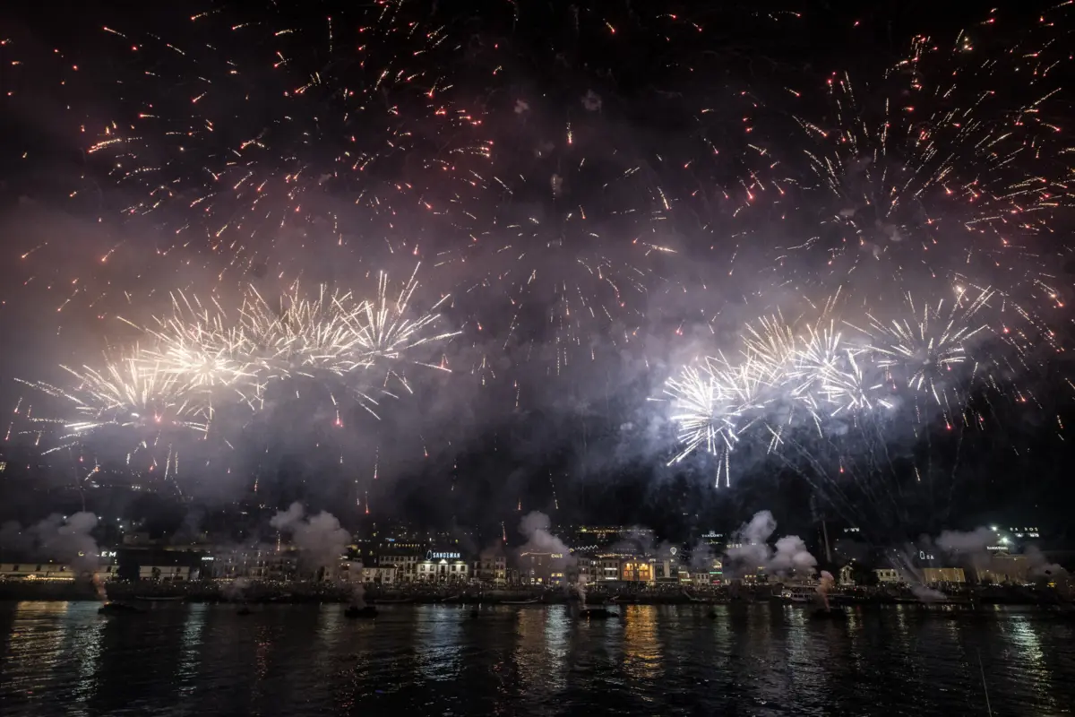 Imagem de contexto do artigo São João volta a animar Porto em três palcos e fogo lançado do rio Douro. Conheça o programa