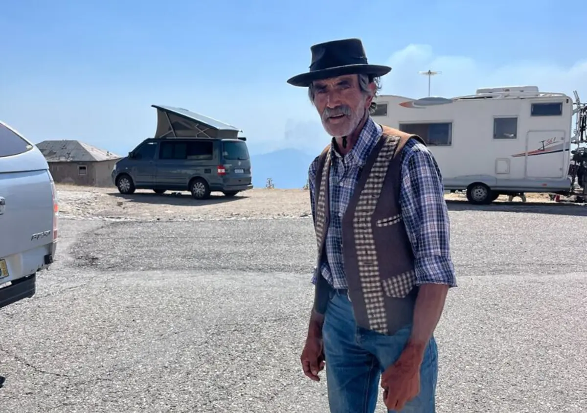 Imagem de contexto do artigo José Cardoso passa dias e noites na Serra da Estrela com 400 ovelhas e não perde uma Volta a Portugal