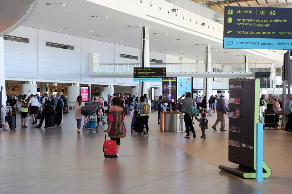 Imagem de contexto do artigo PSP antecipa reforço de meios no aeroporto de Faro após polícias denunciarem "exaustão" e "quadros de burnout"