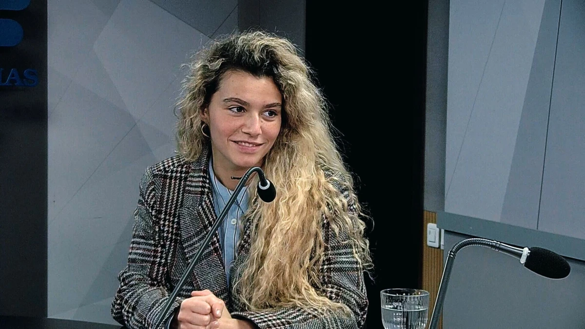 Milhanas, cantora e compositora, no programa "A Escuta do Mundo", na TSF