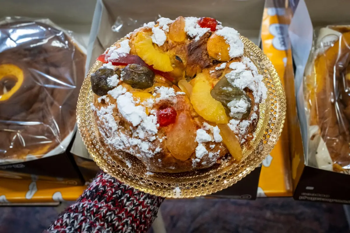 Imagem de contexto do artigo "Já não é o rei das mesas de Natal." Bolo-rei pode ficar sem espaço nas consoadas portuguesas