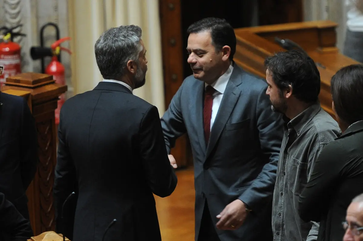 Imagem de contexto do artigo Sondagem: Montenegro e Governo em alta, Pedro Nuno Santos ultrapassa Ventura como líder da oposição