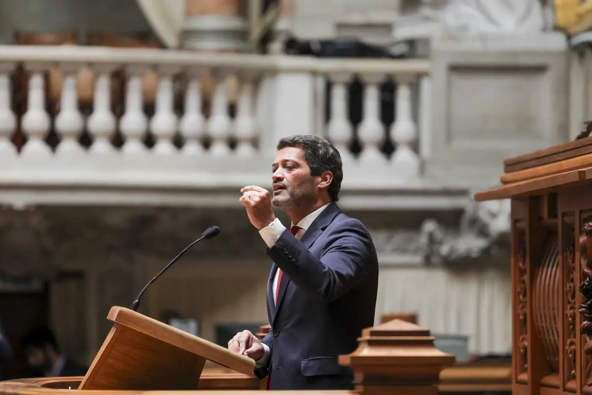 "É um sem sentido jurídico, mas não é um sem sentido político, é um sentido de perseguição política", acrescenta o líder do partido