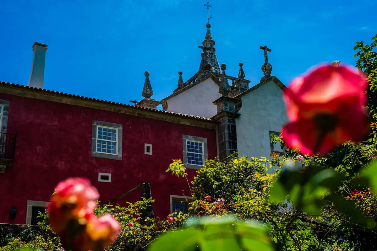 Imagem de contexto do artigo Maioria dos portugueses apoia redução do alojamento local e mais controlo do turismo