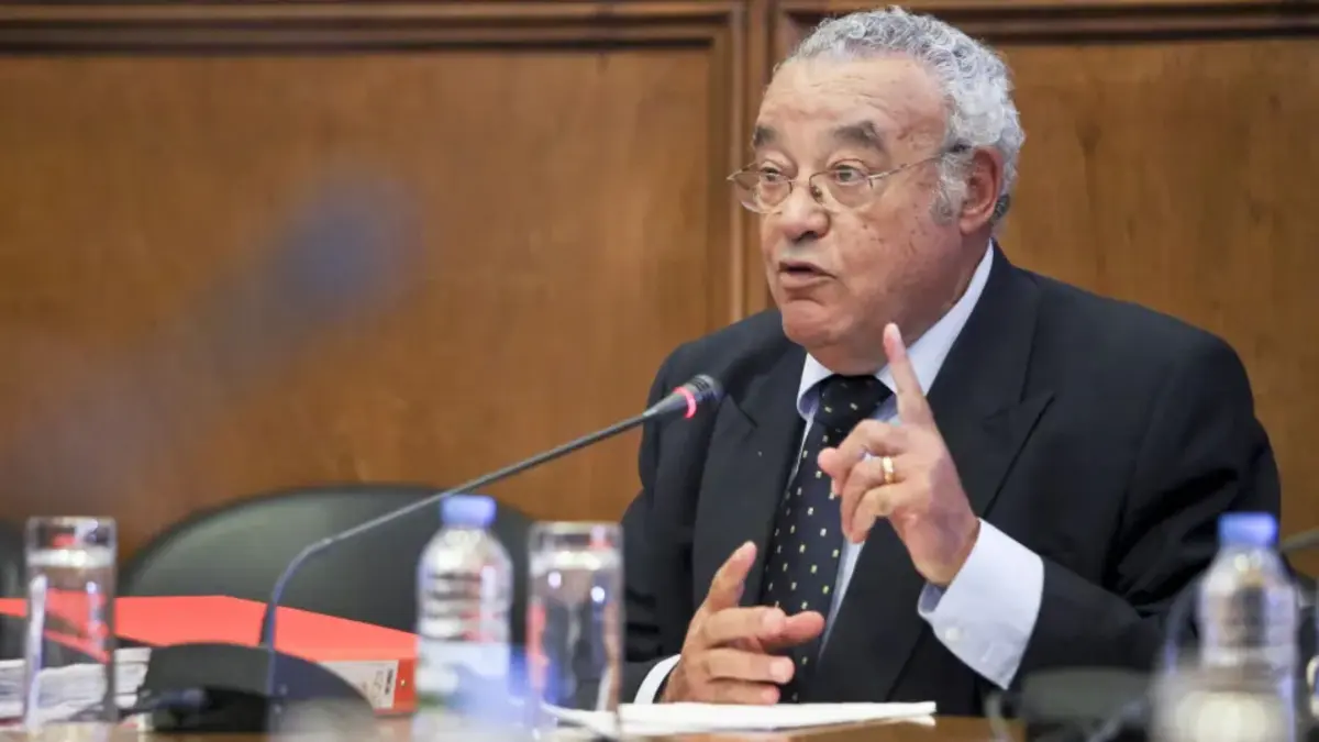 Imagem de contexto do artigo "Figura histórica do PS." Pedro Nuno destaca João Cravinho como "referência ética e política" com "percurso notável"