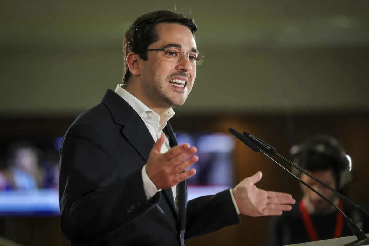 Imagem de contexto do artigo "Fica mal" a Rangel "desvalorizar" documento: PS reforça pedido de esclarecimento sobre oposição a referência à fome em Gaza na CPLP