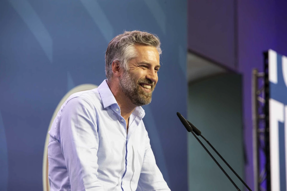 "Há de haver um momento, e começa a chegar a hora de ser este o momento, em que quem é responsável é quem governa", disse Pedro Nuno Santos