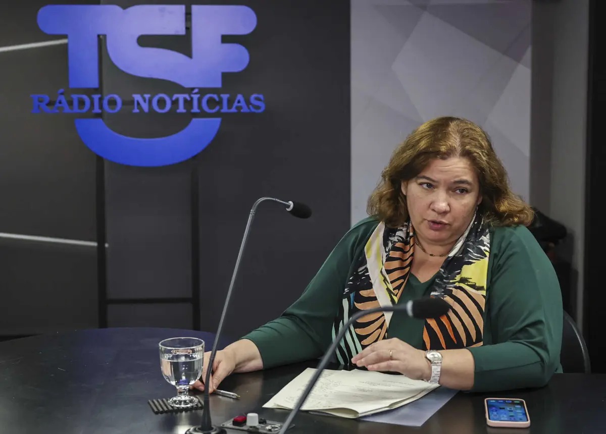 Imagem de contexto do artigo "Ainda mais parvos pensam que somos." PS diz que Conselho de Ministros no Bolhão foi "arruada", PSD fala em "naturalidade"