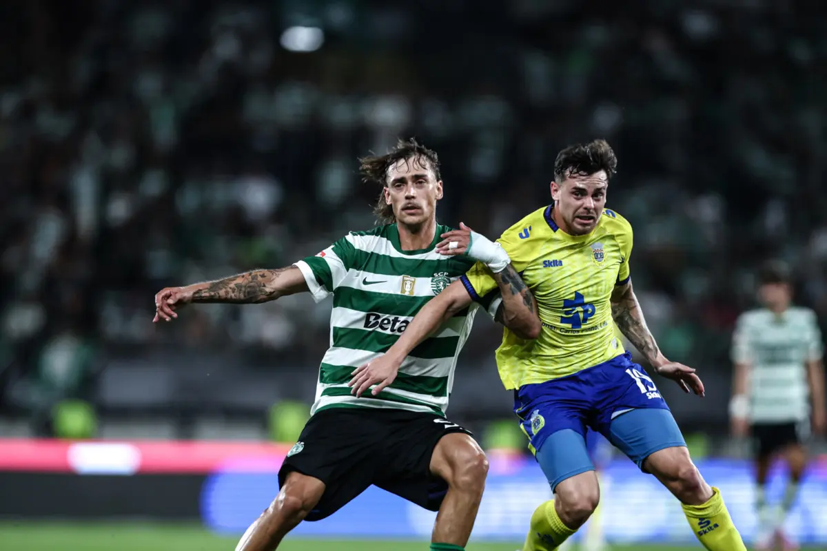 Ricardo Mangas marcou dois golos durante o duelo