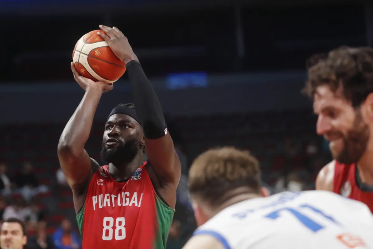 Imagem de contexto do artigo Portugal estreia-se no Eurobasket com vitória sobre a Chéquia