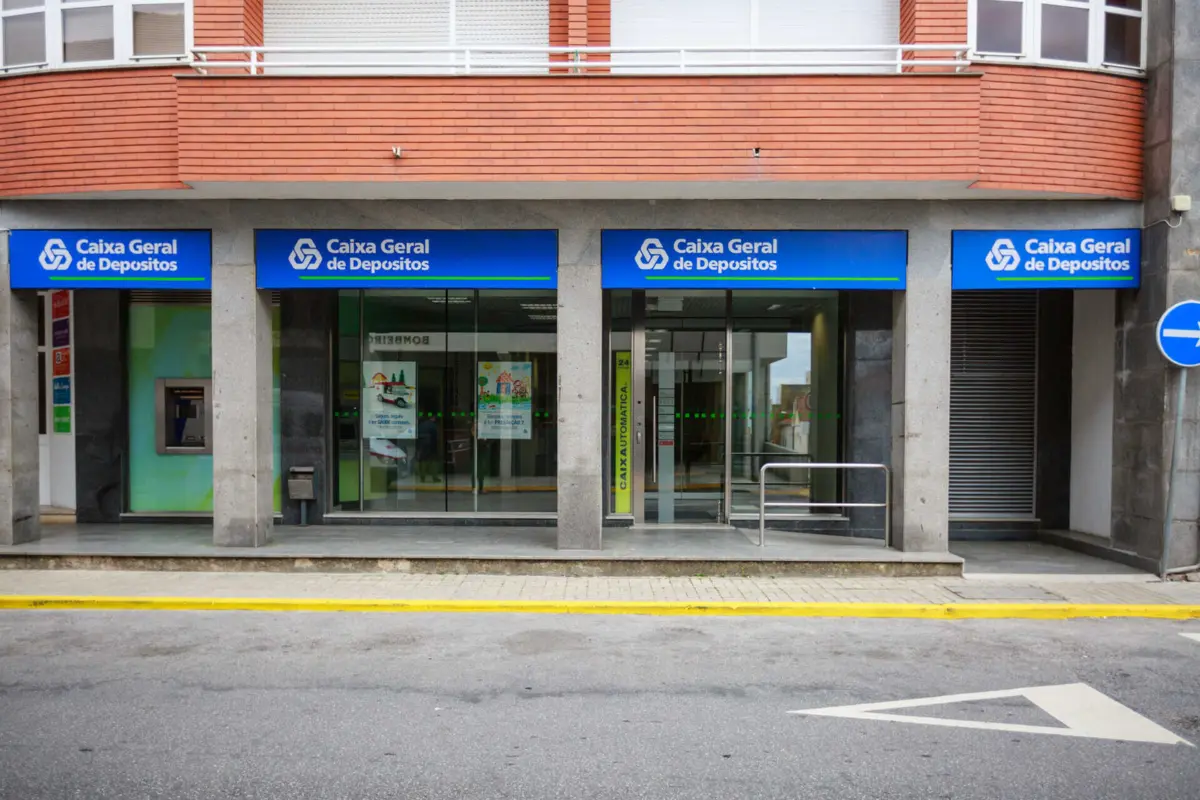 Imagem de contexto do artigo Alerta para phishing: clientes recebem mensagens e chamadas falsas com nome e contacto da CGD