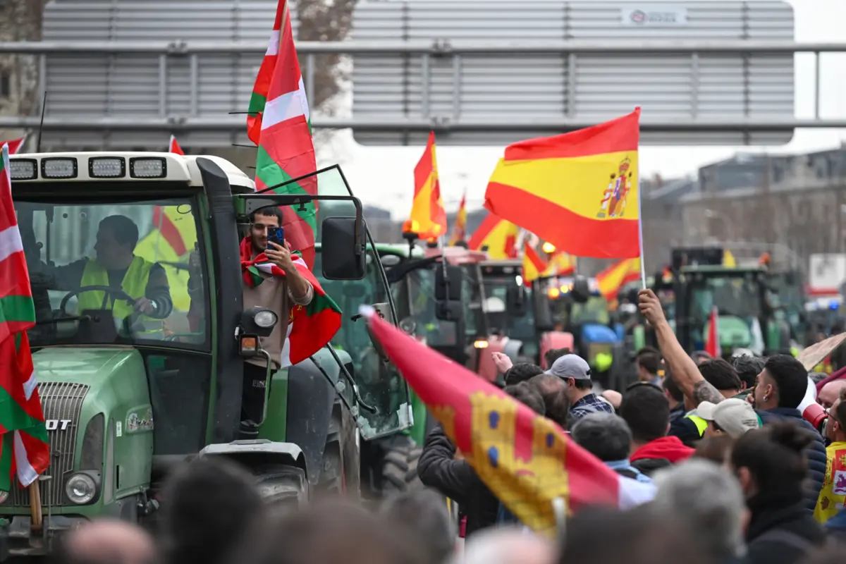 Imagem de contexto do artigo Agricultores protestam em Madrid rumo à representação da Comissão Europeia na capital espanhola