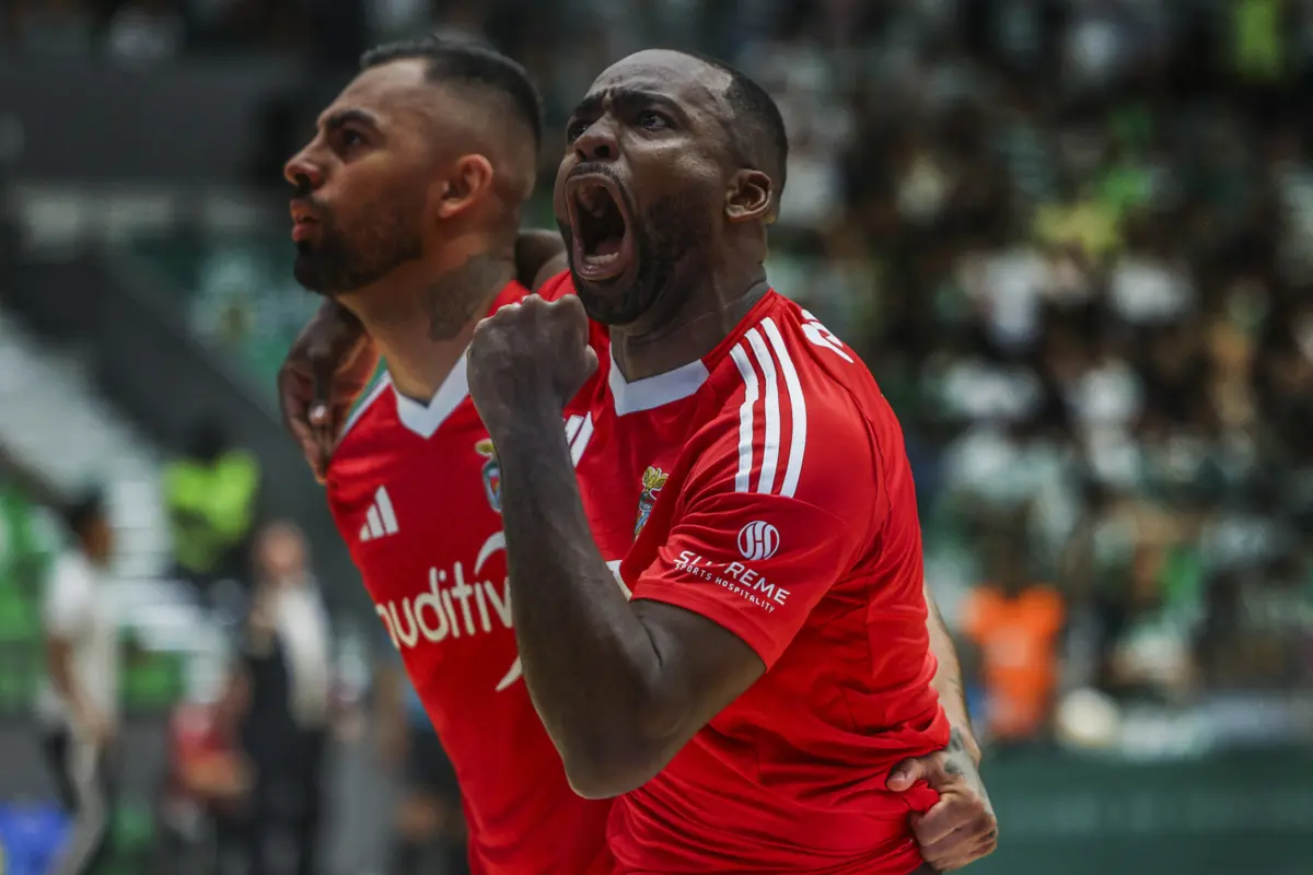 Imagem de contexto do artigo Águias voam alto: reviravolta a dois minutos do fim dá título de futsal ao Benfica e acaba com hegemonia leonina