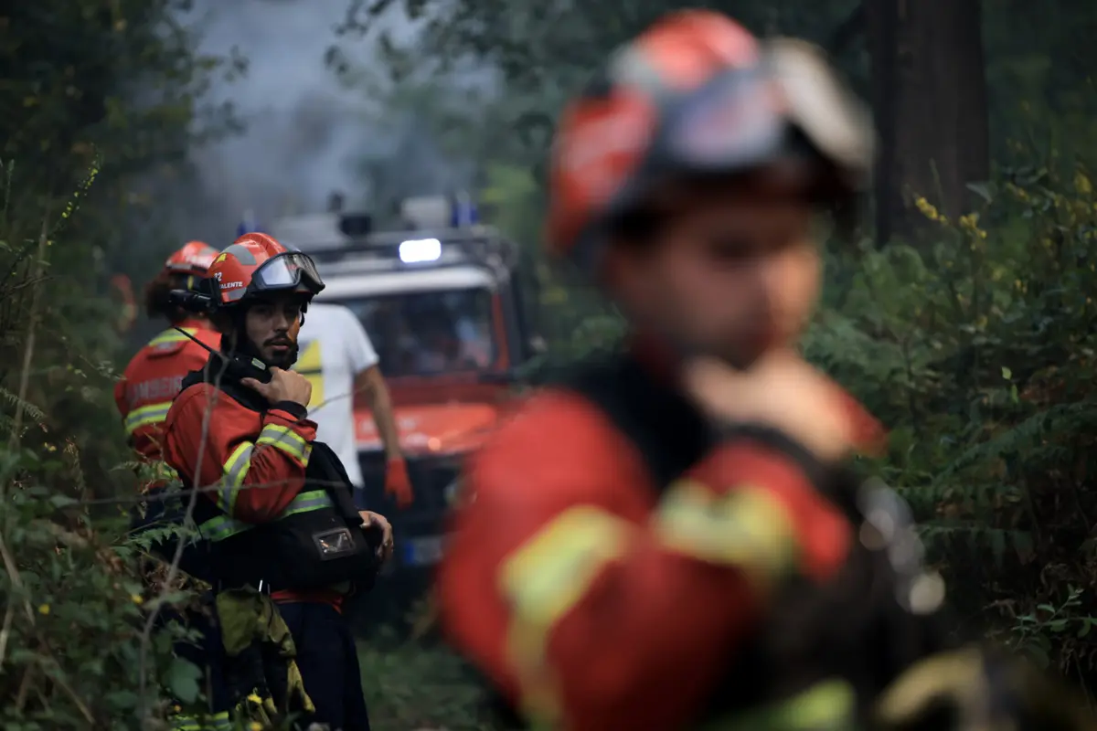 Imagem de contexto do artigo Governo propõe aumento entre 15% e 20% na remuneraçao dos bombeiros sapadores até 2026