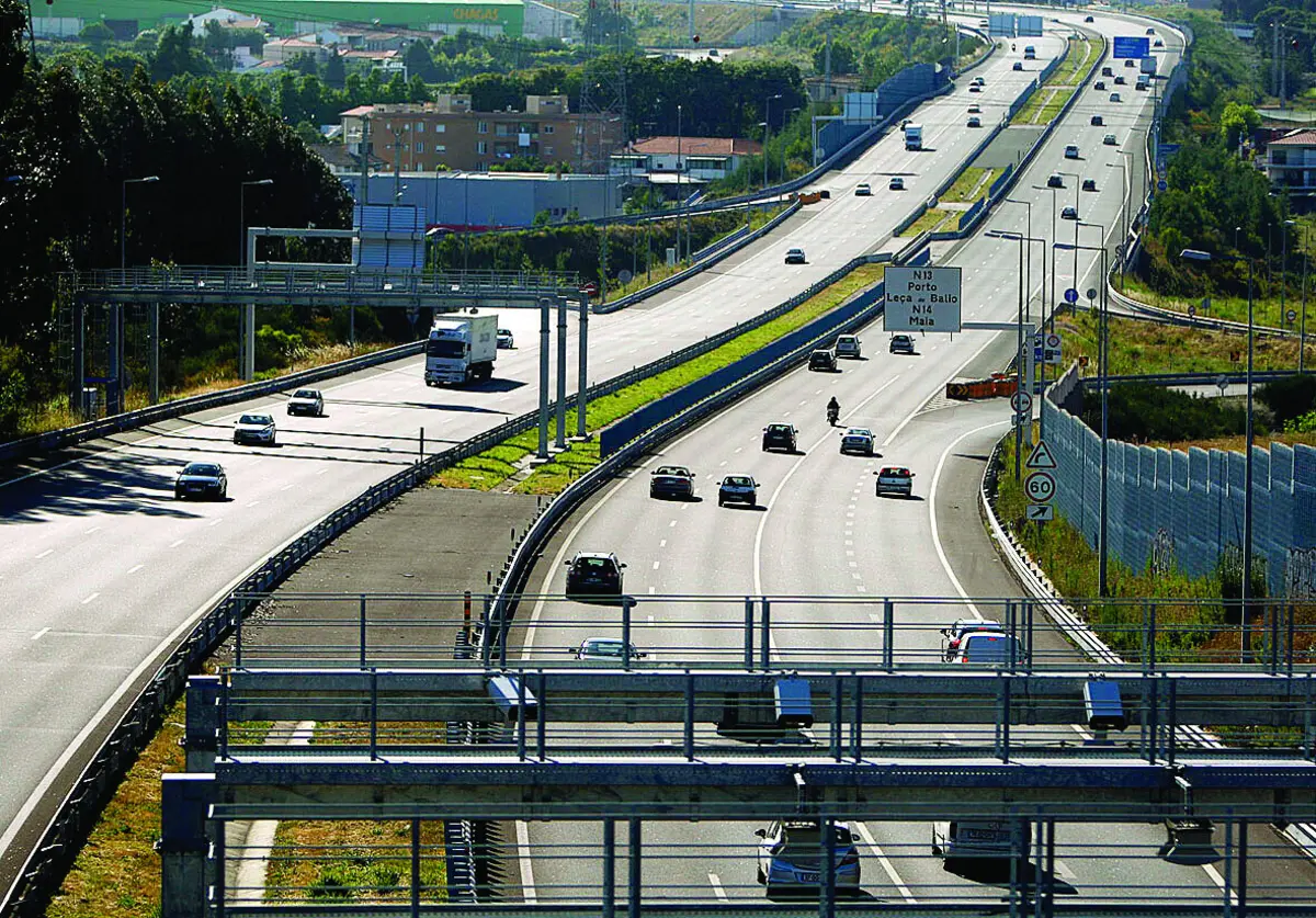 A maioria dos deputados não defende a abolição de portagens no imediato