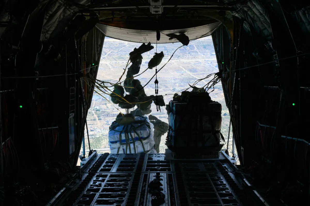 Imagem de contexto do artigo Ajuda de vários países: lançadas 120 paletes de alimentos em Gaza