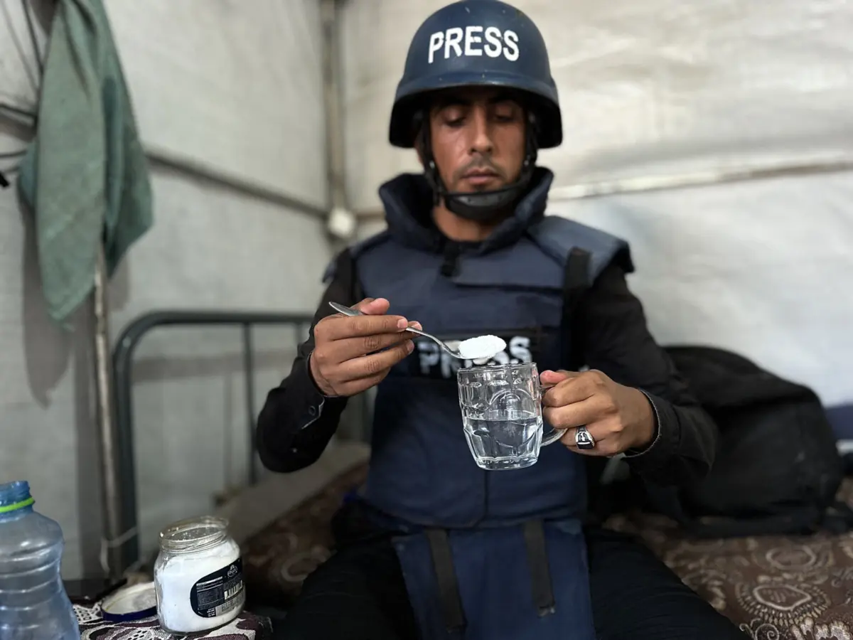 Os jornalistas em Gaza lutam contra a fome sob o bloqueio israelita, enquanto continuam a chamar a atenção para a crise alimentar cada vez mais grave na Faixa de Gaza