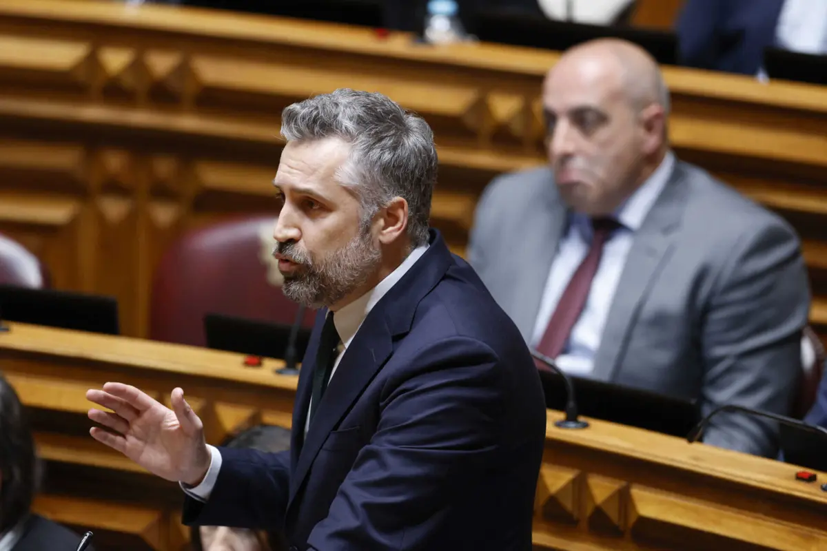 Imagem de contexto do artigo "Temos um dever." PS "respeita decisão" de Marcelo mas vai "reconfirmar" voto na desagregação das freguesias