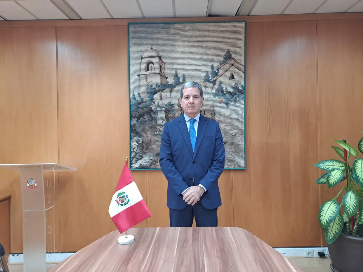 O embaixador Carlos Gil de Montes