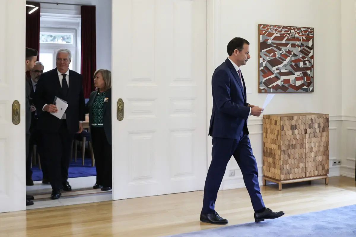 No final da conferência de imprensa, o primeiro-ministro não respondeu a perguntas, com a comunicação social a poder colocar seis questões ao ministro da Economia, Pedro Reis