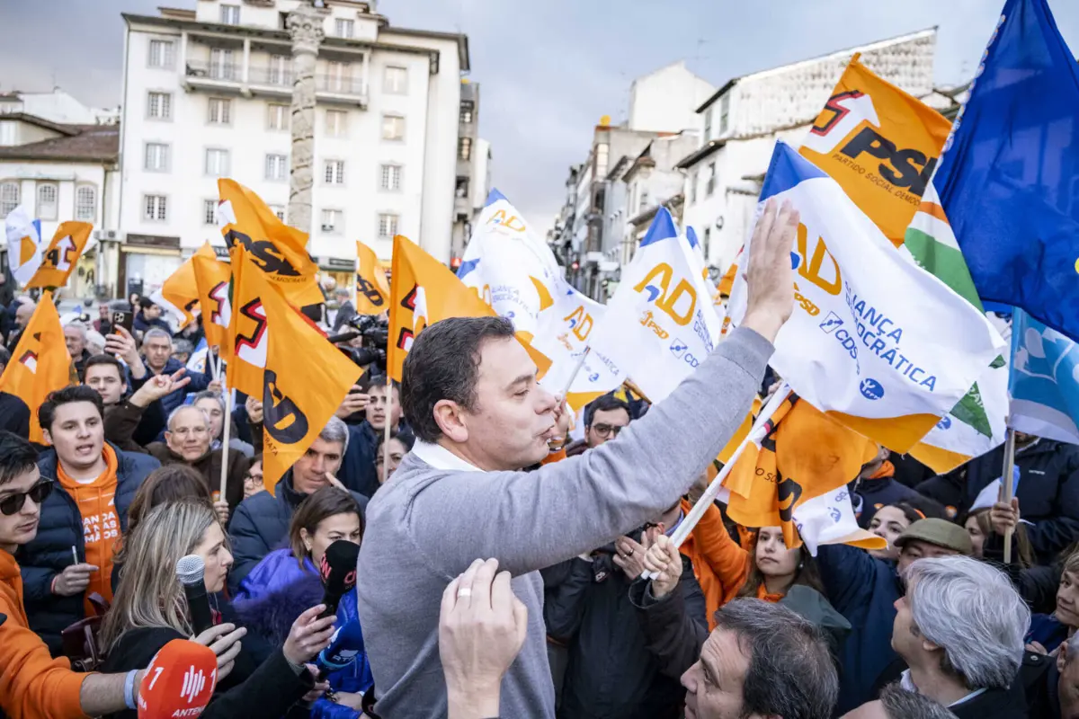 Imagem de contexto do artigo "Gravemente lesado", PPM ameaça com providência cautelar para impedir uso da designação "Aliança Democrática"