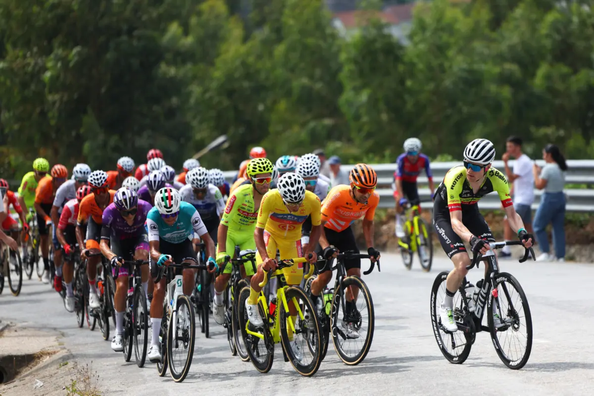 Imagem de contexto do artigo Fugitivo Tomás Contte vence etapa da Volta a Portugal em Fafe. Afonso Eulálio continua de amarelo