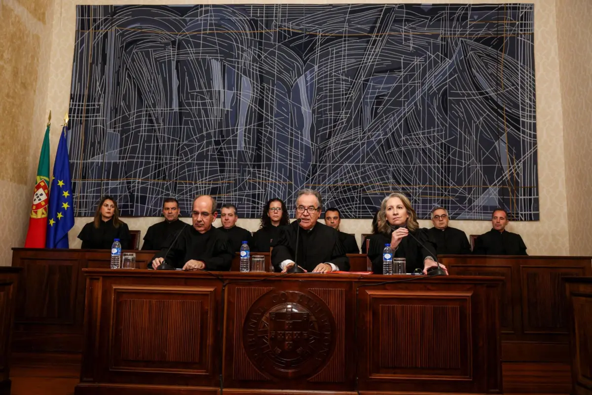 Imagem de contexto do artigo PSD admite Constitucional inclinado à esquerda. Eleições para juízes em falta só após presidenciais