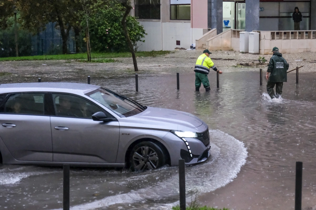 Imagem de contexto do artigo Cerca de 16 mil pessoas sem eletricidade em Lisboa, Santarém e Setúbal devido à depressão Cláudia
