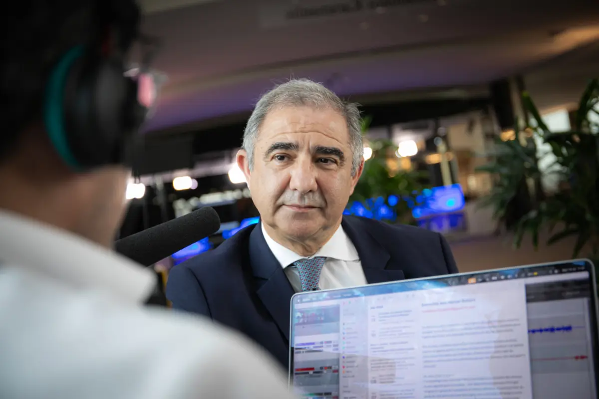Imagem de contexto do artigo "Não quero ser um presidente de mão estendida." Bolieiro defende reconhecimento dos Açores como oportunidade estratégica para UE