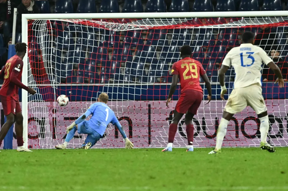 Imagem de contexto do artigo Feitiço final de William para matar as dificuldades. FC Porto vence em Salzburgo na Liga Europa